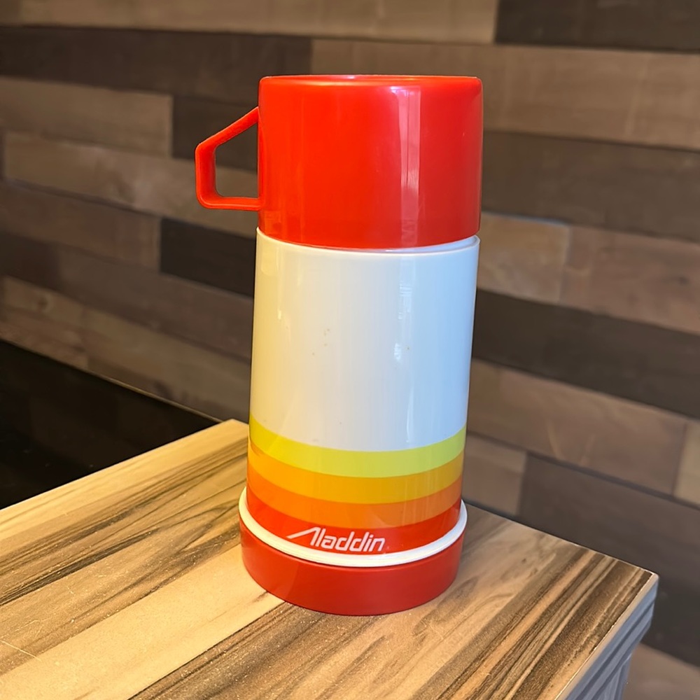 🌟 Vintage Aladdin Half Pint Thermos – Red, Yellow & Orange Stripes